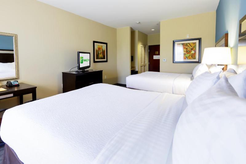 Standard Queen Room with Two Queen Beds image 2