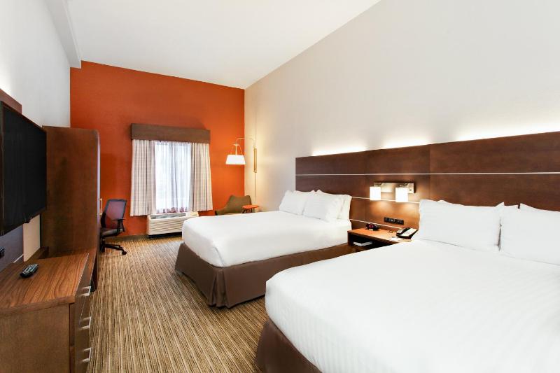 Double Room with Two Double Beds - Disability Access with Bathtub/Non-Smoking image 2