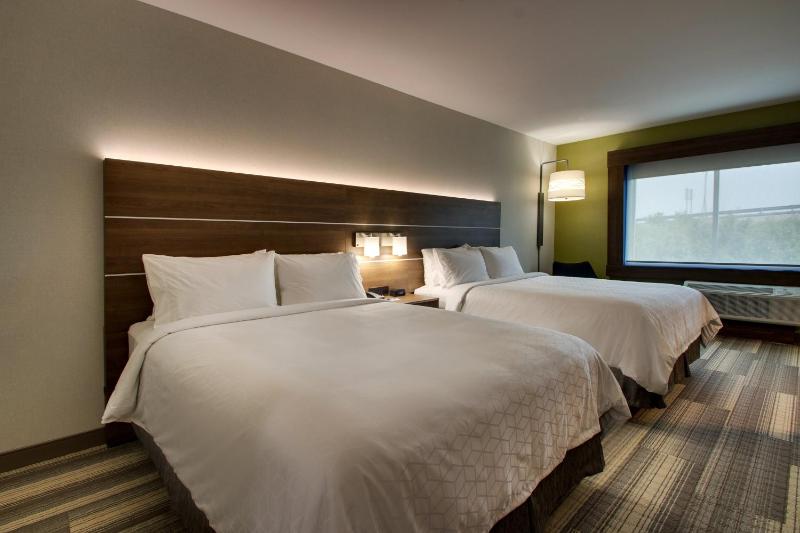 Standard Room with Two Queen Beds image 2