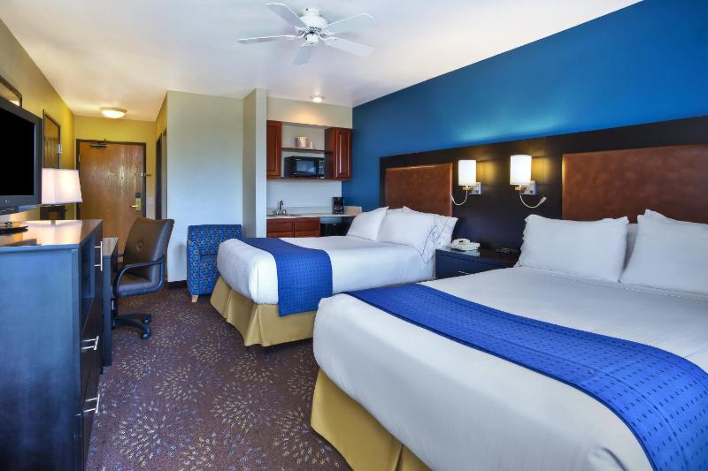 Standard Room with Two Queen Beds image 3