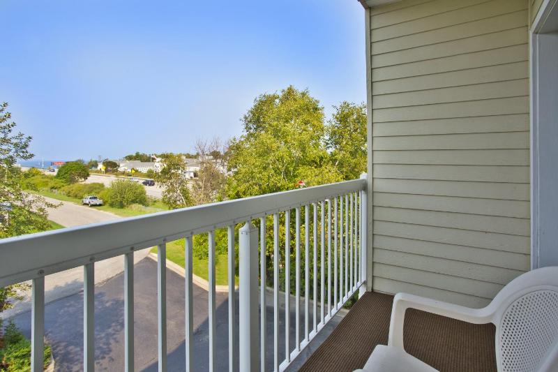 King Room with Balcony - Non-Smoking image 3