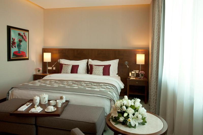 Standard King Room - High Floor image 3