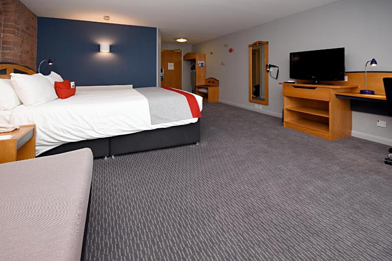 Standard Double Room with Sofa Bed and Free Hot Breakfast image 4