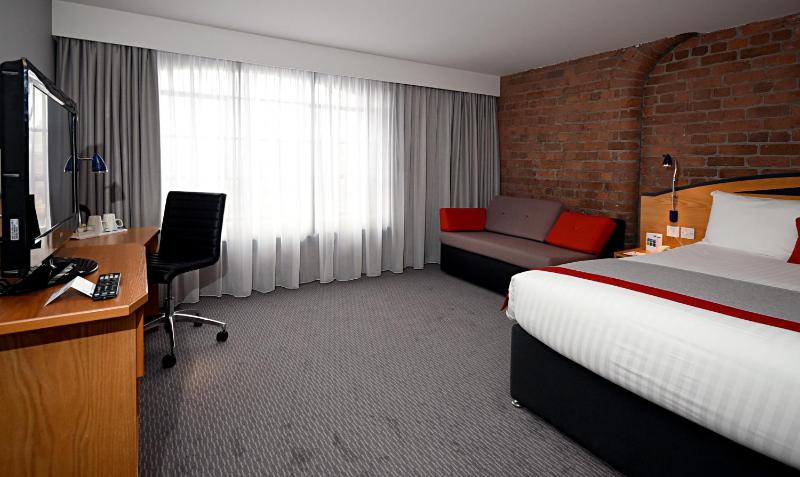 Standard Double Room with Sofa Bed and Free Hot Breakfast image 3