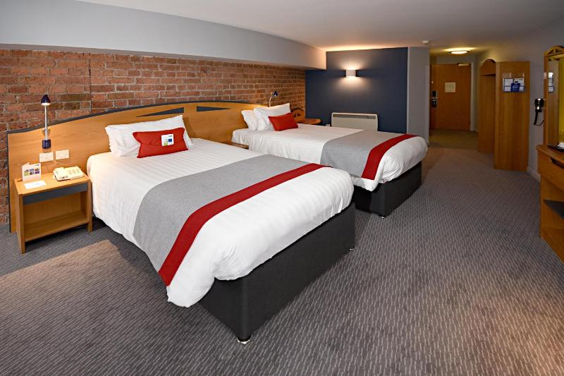 Standard Twin Room with Free Hot Breakfast image 2