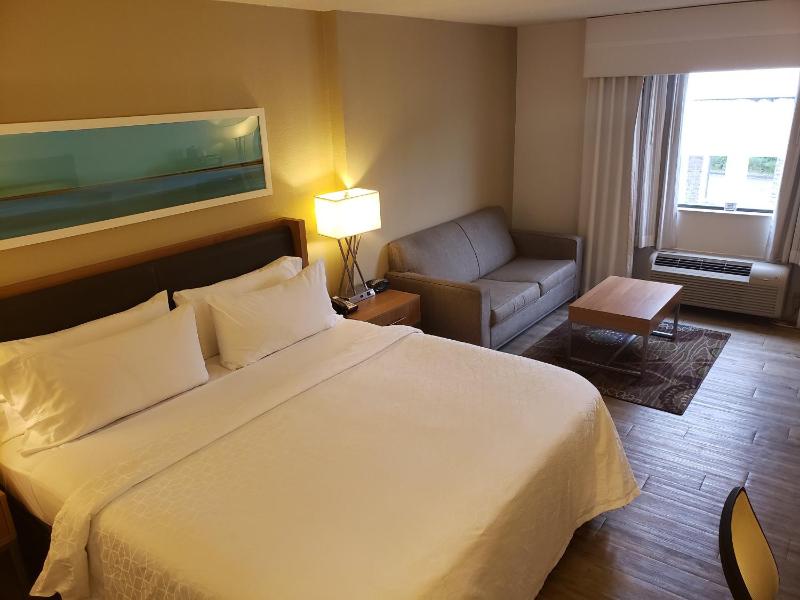 Queen Suite image 2