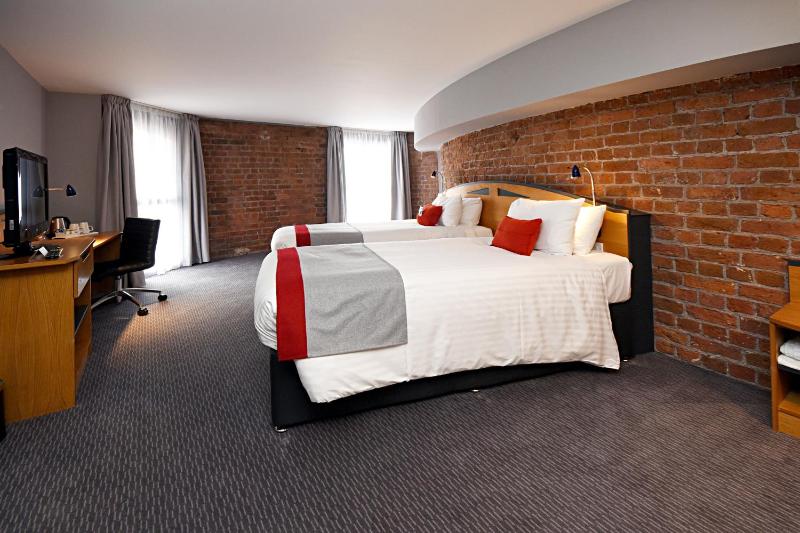 Standard Twin Room with Free Hot Breakfast image 3