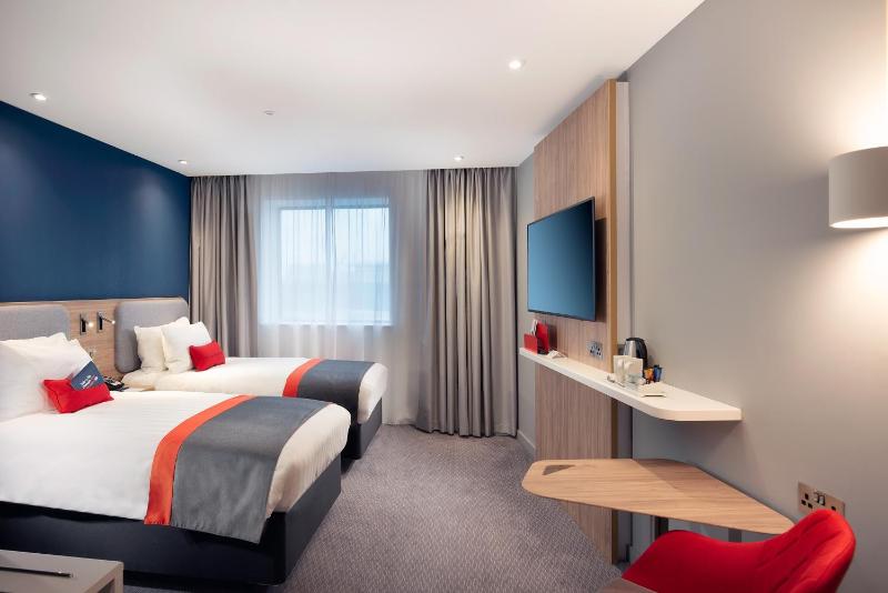 Twin Room - Non-Smoking image 1