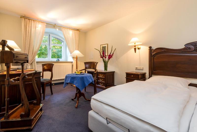Double Room  - Side Wing/ Souterrain image 3