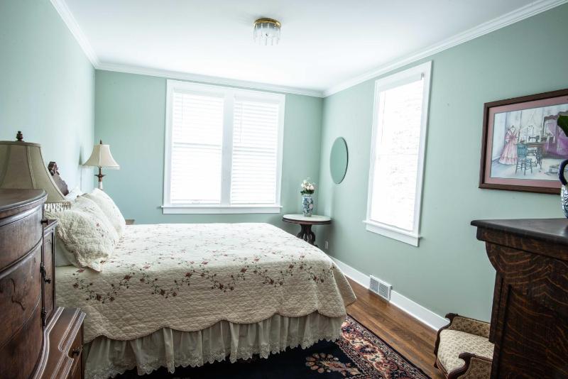 Deluxe Double Room with Extra Bed image 1