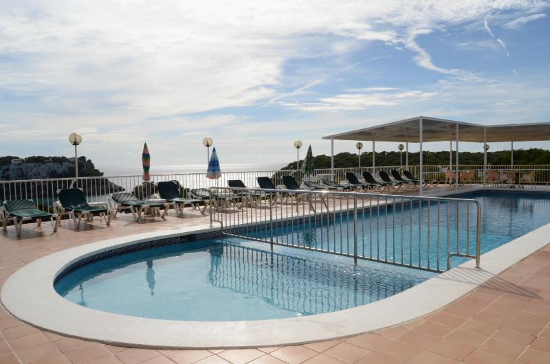 One-Bedroom Apartment with Sea View image 2