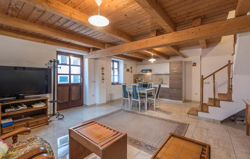 Apartment Paulina in a Stone House - image 7