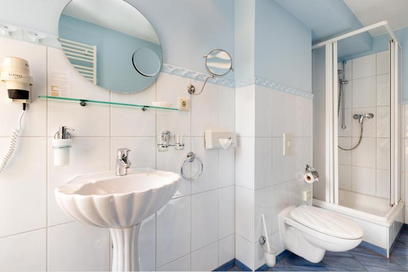 Double Room - Side Wing image 3