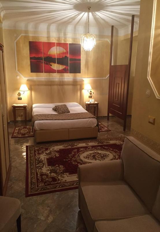 Deluxe Double Room image 1