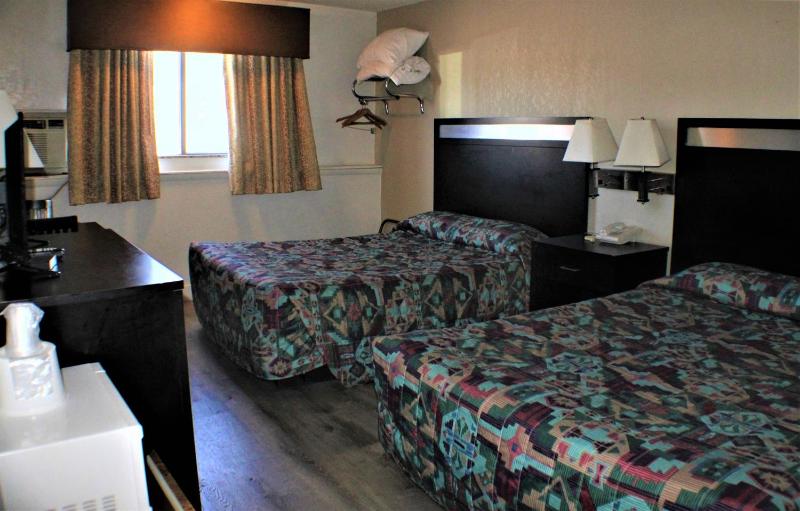 Queen Room with Two Queen Beds image 3