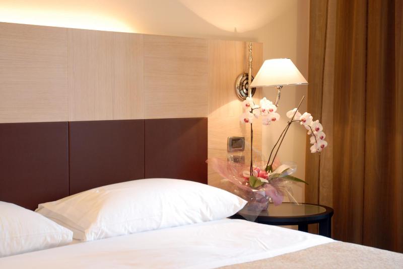 Junior Suite with Balcony image 3