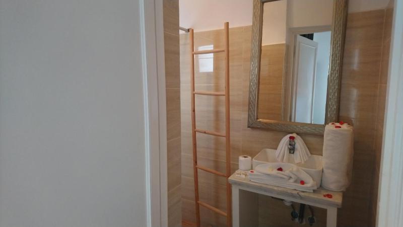 Standard Twin Room image 2
