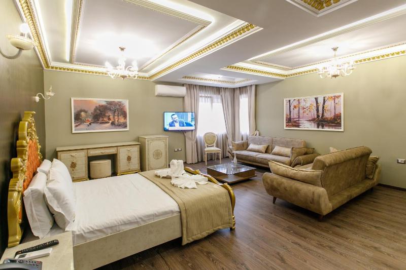 Superior Suite image 2