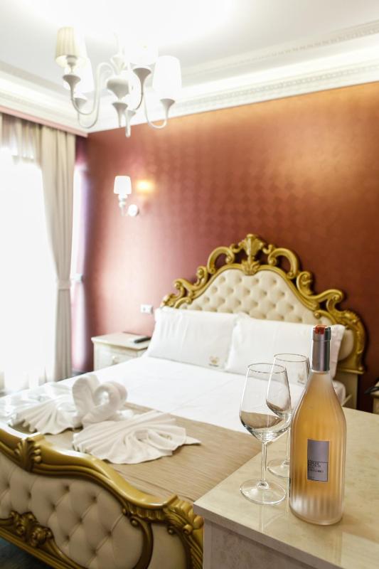 Junior Suite with Balcony image 3