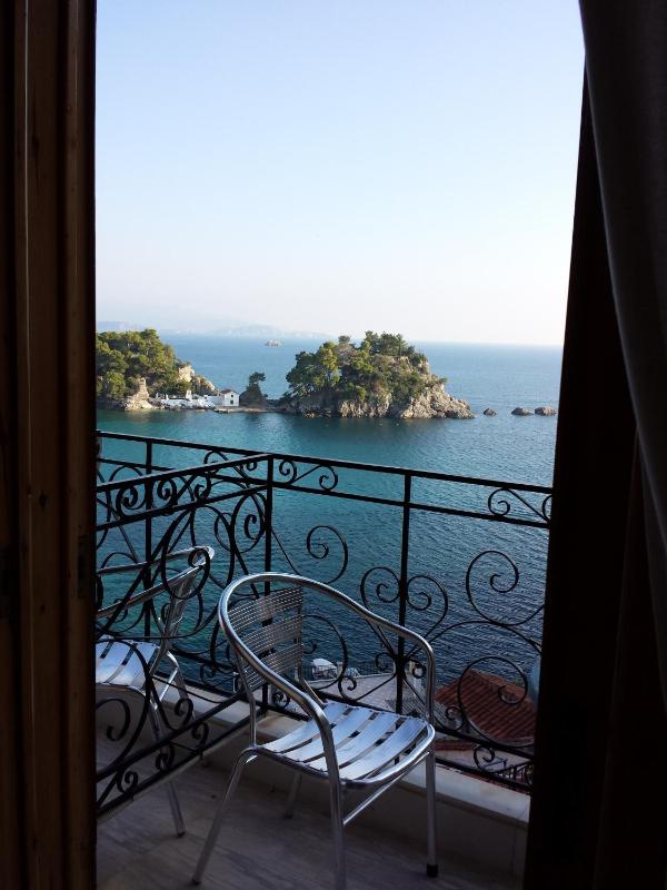 Double Room with Sea View image 2