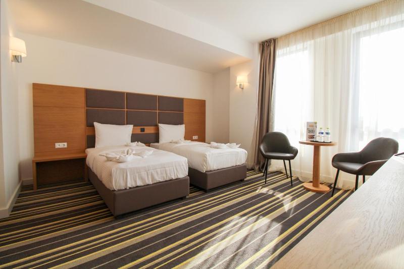 Twin Room image 3