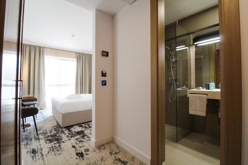 Double Room image 3