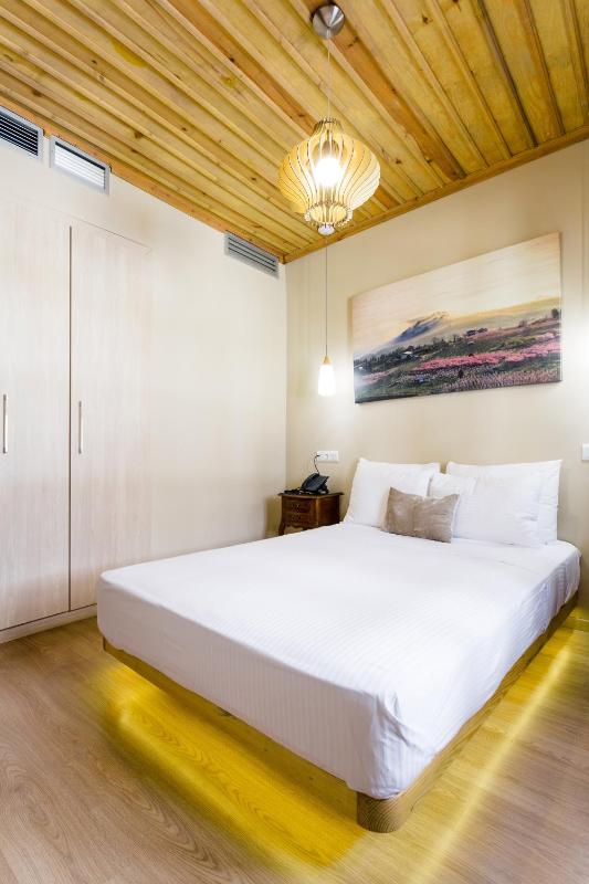Double Room image 3