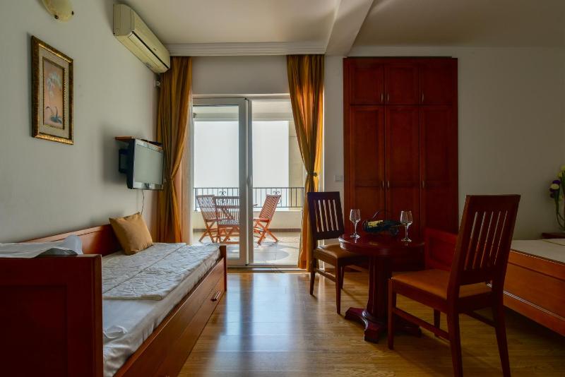 Studio with Balcony and Sea View (3 Adults) image 3