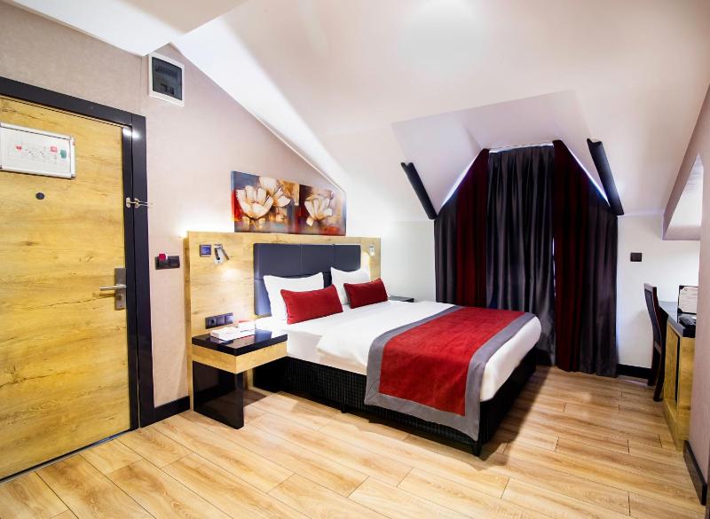 Standard Double or Twin Room image 2