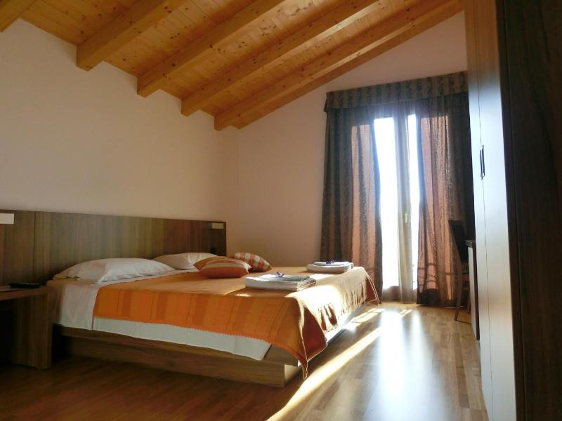 Twin Room image 2