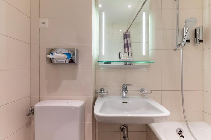 Single Room image 4