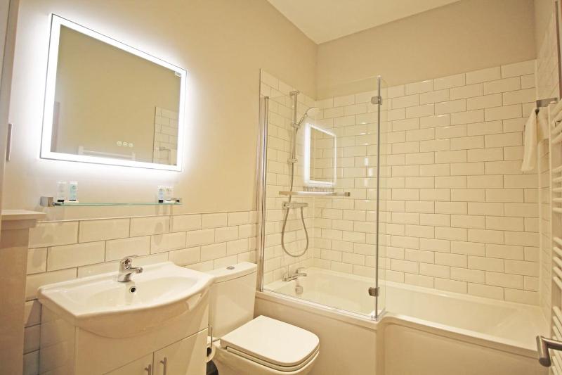 Hunters Walk - Luxury Central Chester Apartment - Free Parking - image 43