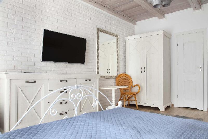Triple Room with Balcony image 2