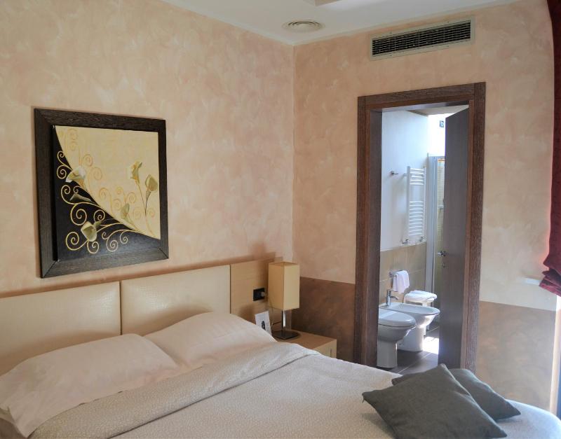 Deluxe Quadruple Room image 1