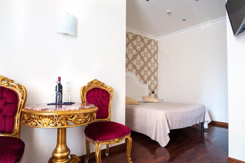 Double Room image 4