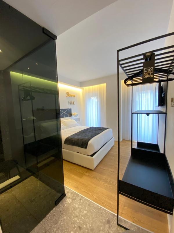 Family Suite with Balcony image 2