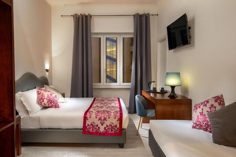 Comfort Triple Room image 1