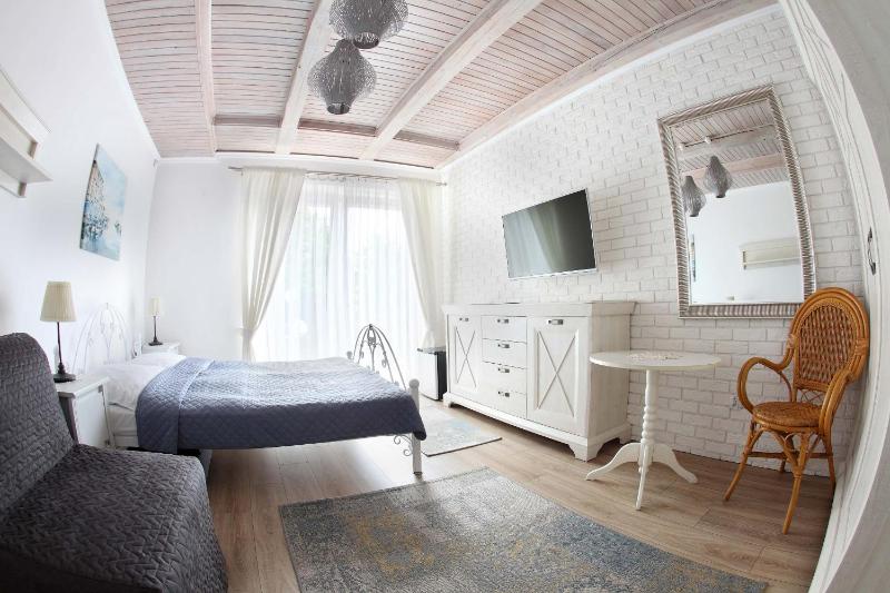 Triple Room with Balcony image 1