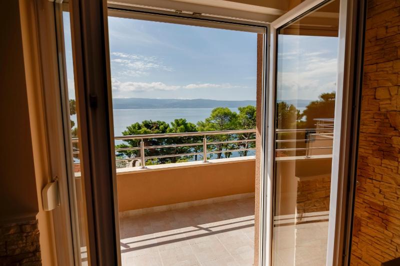 Double Room with Sea View image 2