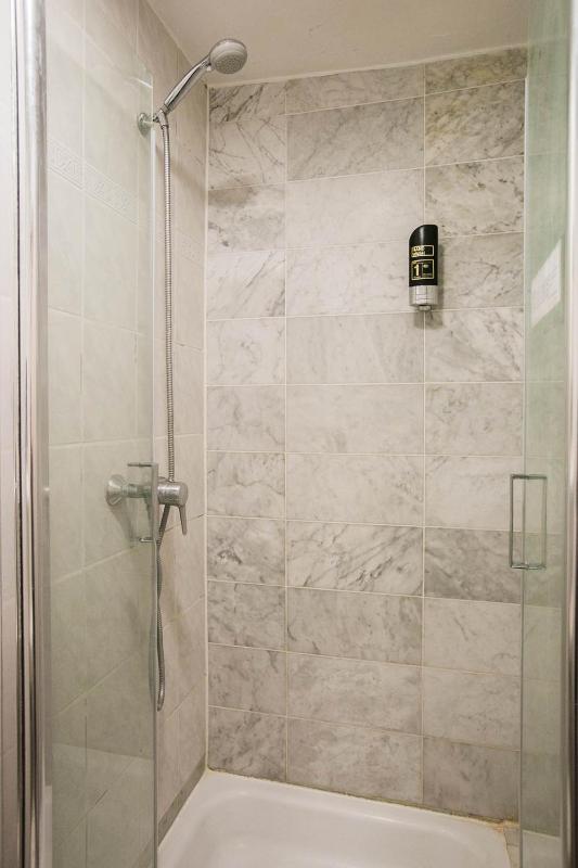 Twin Room (shared bathroom)  image 4