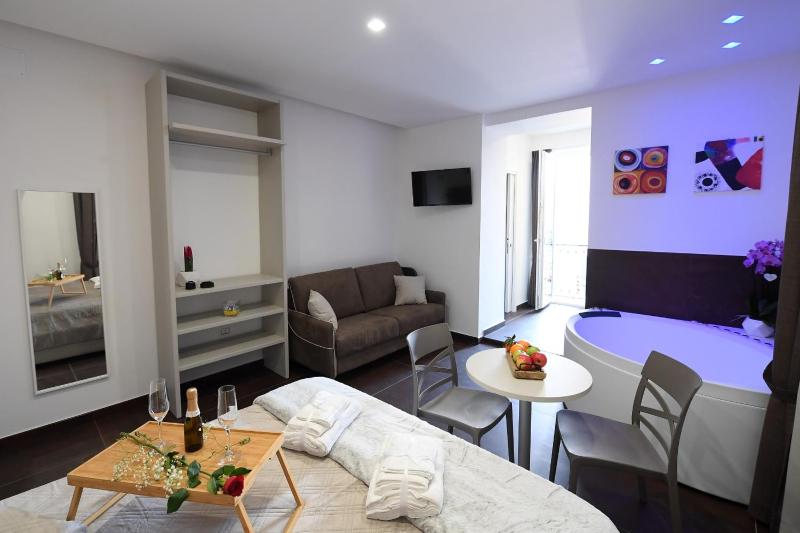 B&B IN CENTRO STORICO SALERNO - image 8