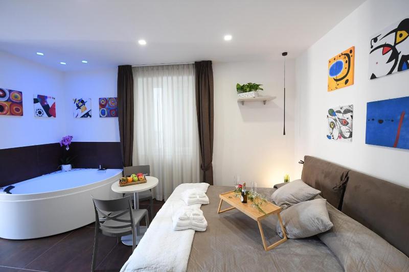 B&B IN CENTRO STORICO SALERNO - image 46