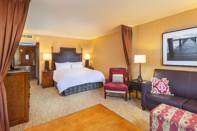 King Room with Sofa Bed - Disability Access image 2