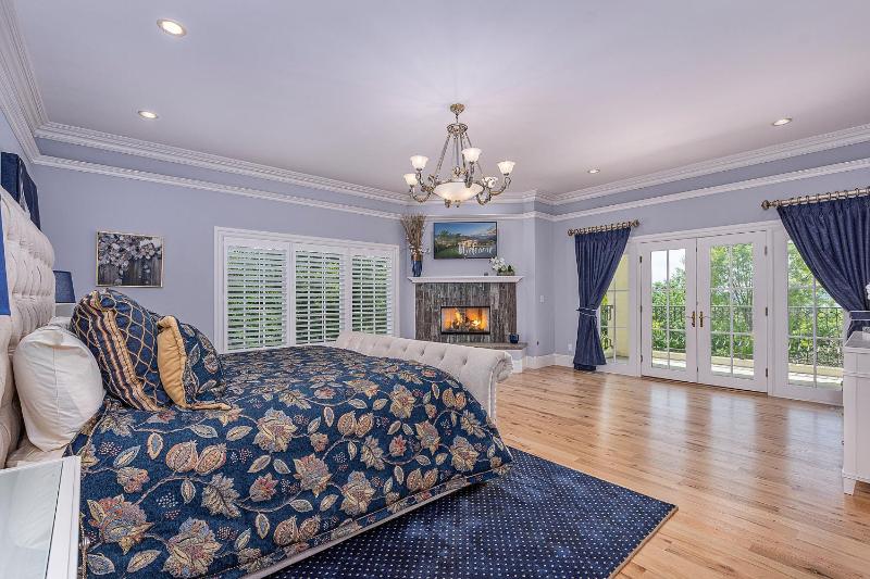 17500sqft PRIVATE ESTATE IndoorPool HotTub BIG LAKEVIEW Tennis Court Theater SDC - image 30