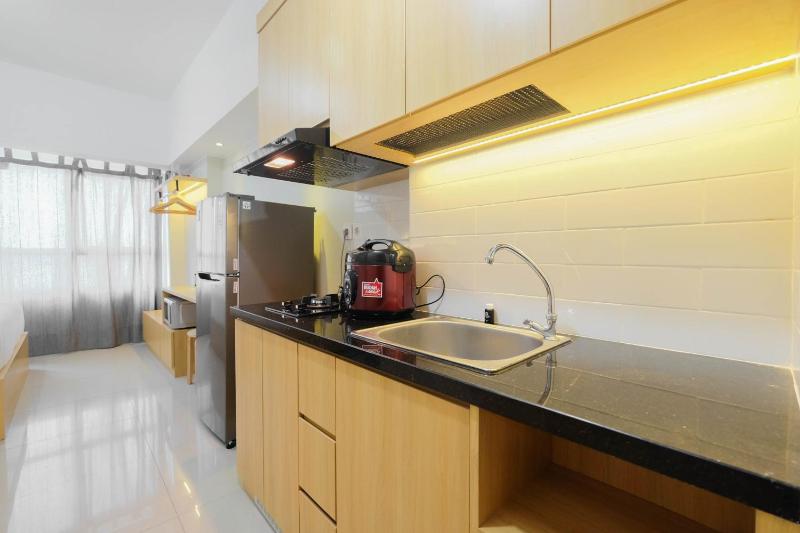 Modern Studio @ Springlake Summarecon Apartment By Travelio - image 2
