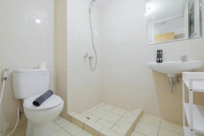 Modern Studio @ Springlake Summarecon Apartment By Travelio - image 14