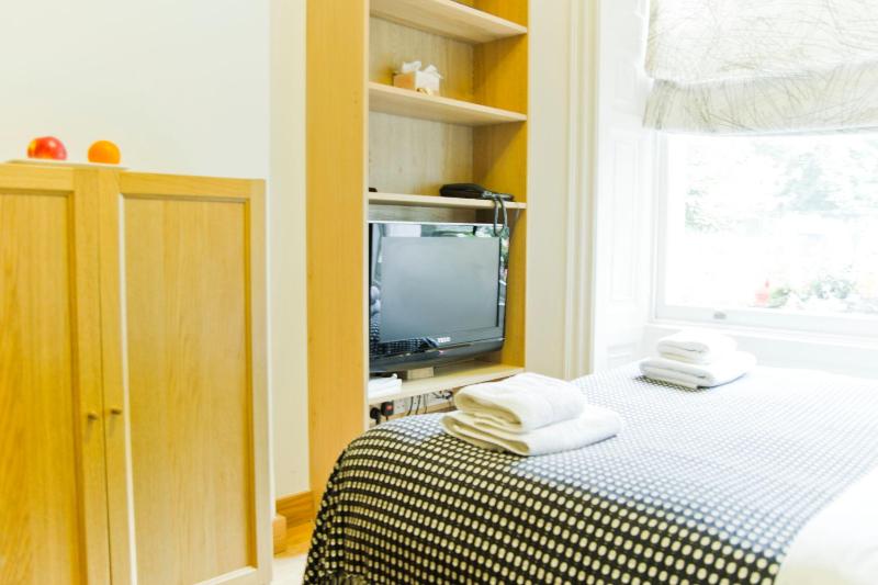 Budget Studio image 3