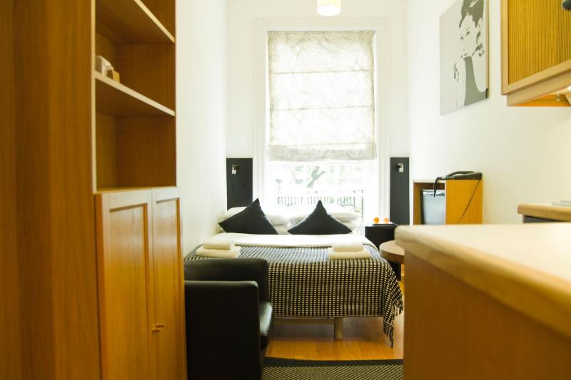 Budget Studio image 2