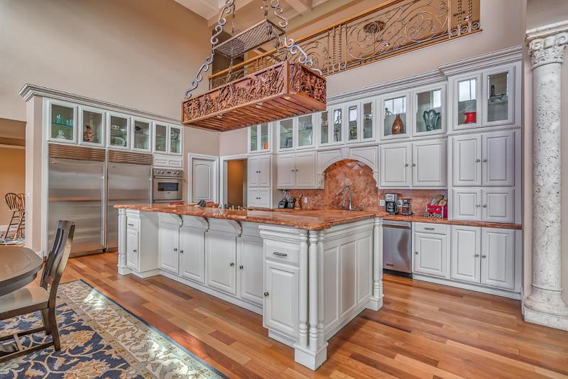 17500sqft PRIVATE ESTATE IndoorPool HotTub BIG LAKEVIEW Tennis Court Theater SDC - image 34