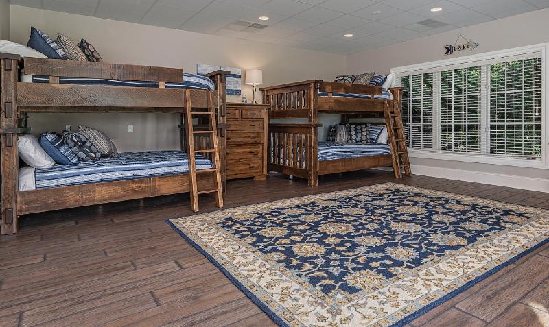 17500sqft PRIVATE ESTATE IndoorPool HotTub BIG LAKEVIEW Tennis Court Theater SDC - image 14